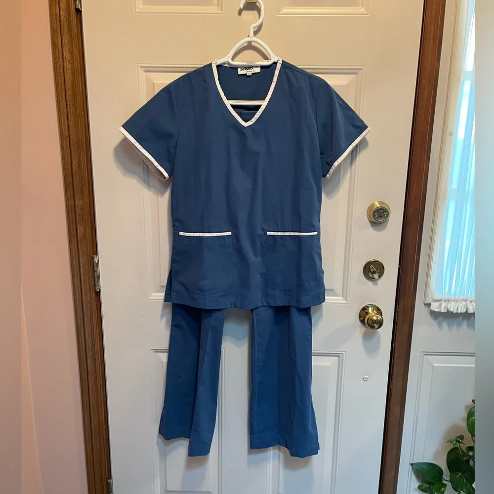 SCRUB SET - Women’s Extra Small - Blue. Double pockets on top and bottom. Comfy! - Picture 1 of 5